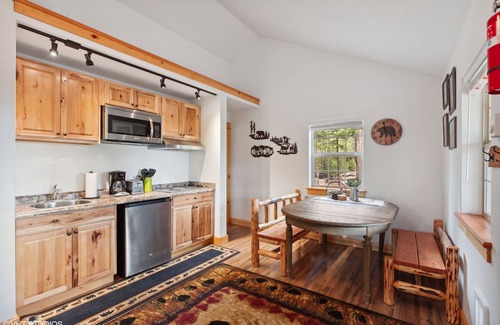 Lakeside Cabina | Whispering Pines cabin rentals