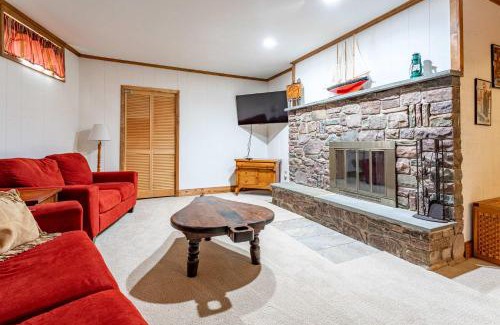 Pocono Pines Casa | Whispering Pines Chalet Game Room Fire Pit