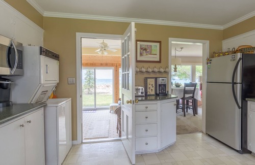 Glen Arbor Cabaña | Whispering Pines Cottage on Lake Michigan in Glen Arbor