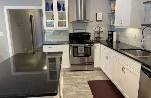 Naples Casa | Whispering Pines Guest House