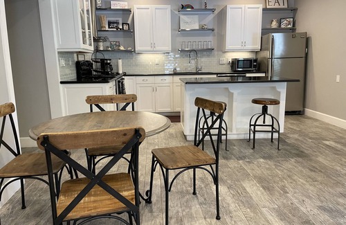 Naples Casa | Whispering Pines Guest House