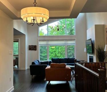 Lake of Bays Villa | Whispering Pines Muskoka 3BR 3 Ensuite Baths