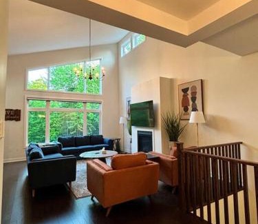 Lake of Bays Villa | Whispering Pines Muskoka 3BR 3 Ensuite Baths
