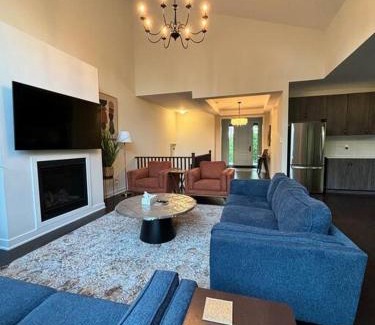 Lake of Bays Villa | Whispering Pines Muskoka 3BR 3 Ensuite Baths
