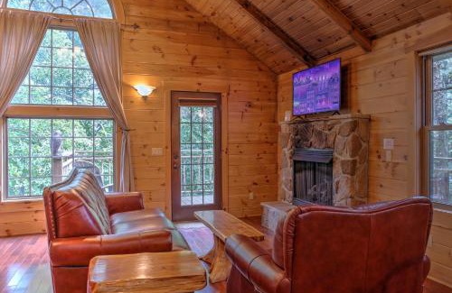 Millersburg Casa | Whispering Pines Treehouse by Amish Country Lodging
