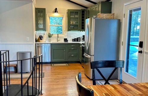 Newbury Casa | Whispering Pines - Your Stylish Nature Retreat