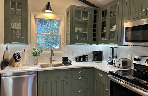 Newbury Casa | Whispering Pines - Your Stylish Nature Retreat