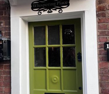 Bewdley Casa | Whispering Place Georgian Grade II Sleeps 6 Adults 3 mins from Safari Park & Steam Train