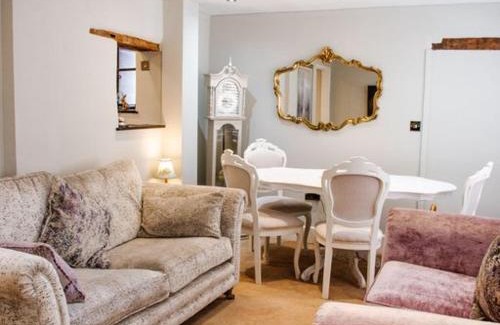 Bewdley Casa | Whispering Place Georgian Grade II Sleeps 6 Adults 3 mins from Safari Park & Steam Train