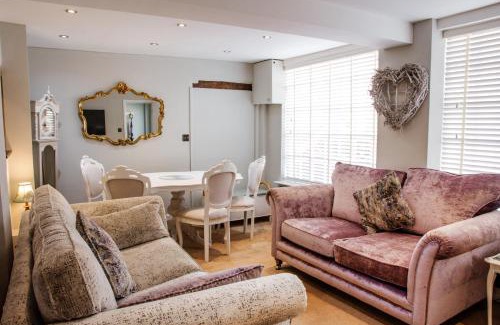 Bewdley Casa | Whispering Place Georgian Grade II Sleeps 6 Adults 3 mins from Safari Park & Steam Train