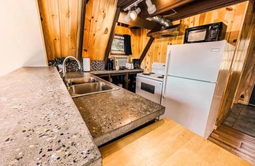Rockbridge Casa | Whispering Waters, Hocking Hills, Hot Tub, Pond