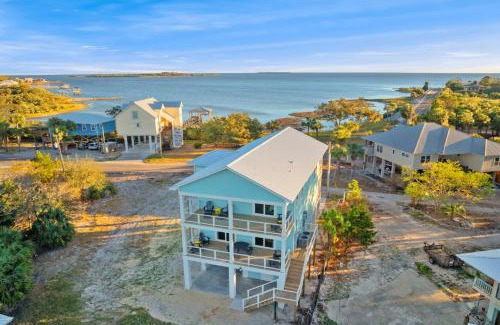 Cedar Key Casa | Whispering Waves Family Retreat