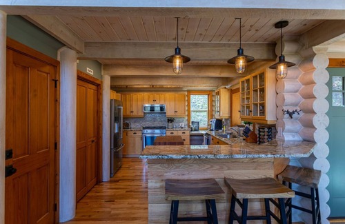 Sugar Grove Cabina | Whispering Willow - 3bd/3.5 bath, hot tub, game tables, views, near original Mast General Store