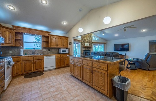 Lake of the Ozarks Casa | Whispering Winds - Great House on a Great Point