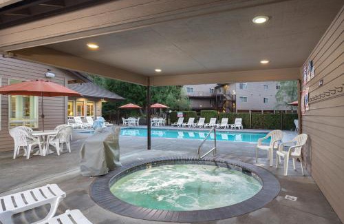 Welches Hotel | Whispering Woods Resort