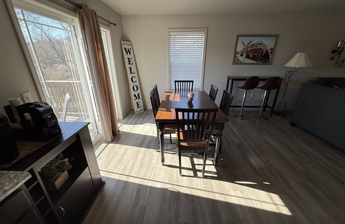 Downtown Branson Casa | Whistle Inn-Minutes to Landing, Train, Shopping, Convention, Lake, Distillery