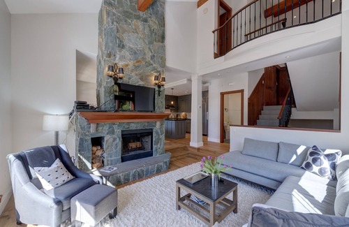 Nordic Estates Casa | Whistler Mountain Town House Ski-in & Ski-out
