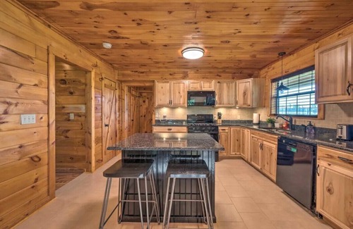 Broken Bow Cabina | WHIT's END country life NEAR all the fun in Hochatown & Broken Bow! HOT TUB too