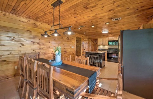 Broken Bow Cabina | WHIT's END country life NEAR all the fun in Hochatown & Broken Bow! HOT TUB too
