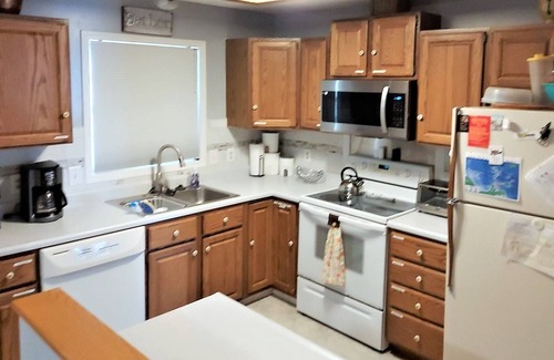 Oak Harbor Casa | Deliciosamente espaciosa casa privada frente a la playa para 13 personas en el lago Erie!
