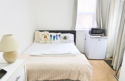 Doncaster Casa | Whitburn Guest House About 7 mins Walk To The City Free Internet TV