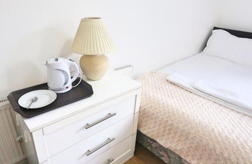 Doncaster Casa | Whitburn Guest House About 7 mins Walk To The City Free Internet TV