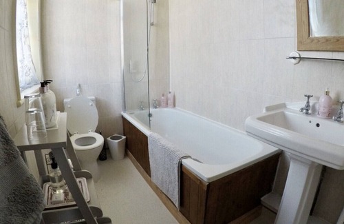 Quedgeley Casa | Whitchurch Farm Guesthouse
