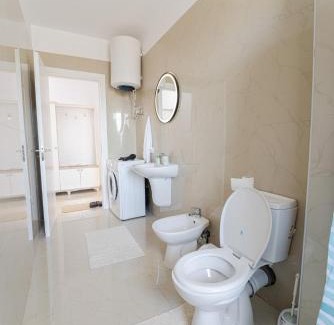 Kamez Apartamento | White Apartment