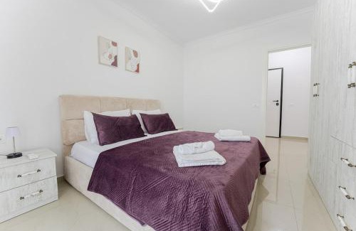 Kamez Apartamento | White Apartment