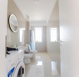 Kamez Apartamento | White Apartment