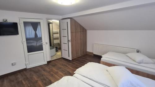Chiscau Apartamento | White Apartment Peștera Urșilor
