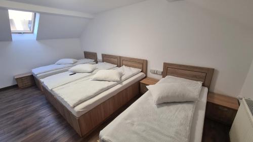 Chiscau Apartamento | White Apartment Peștera Urșilor