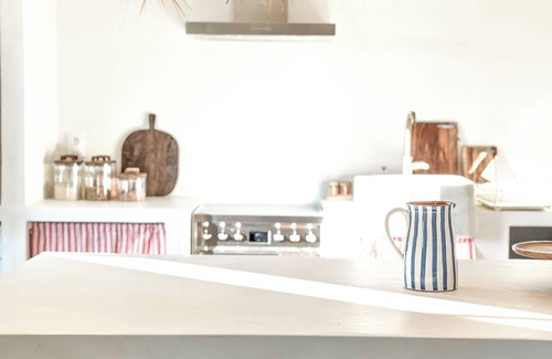 Aljezur Cabaña | White Beach Hut Aljezur - stylish home, pet-friendly