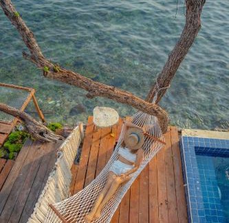 Koh Lan Hotel | White Beachfront Pool Villa Koh Larn