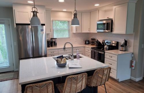 Elberta Casa | White Birch - Riverfront And Newly-remodeled!