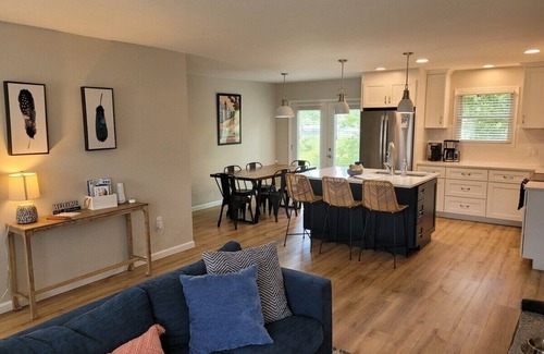 Elberta Casa | White Birch - Riverfront and Newly-Remodeled! Great Location!