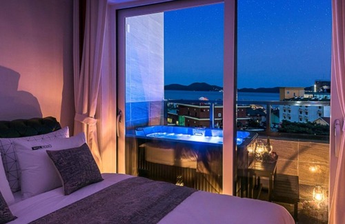 Geoje Casa | White Black Pension in Geoje Island