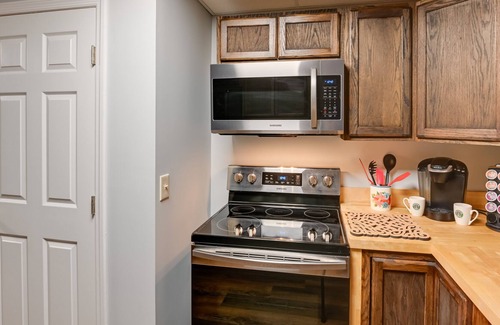 White Bluff Apartamento | White Bluff Rental w/ Seasonal Pool & Fire Pit!