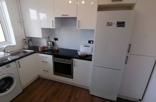 White City Apartamento | Moderno-Apartamento-with-Balcón-Baño Privado