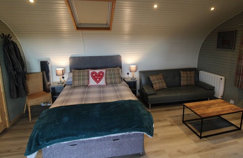 Hayton Cabina | White Cleugh Pod with hot tub, firepit and BBQ close to Hadrian's Wall and Talkin Tarn