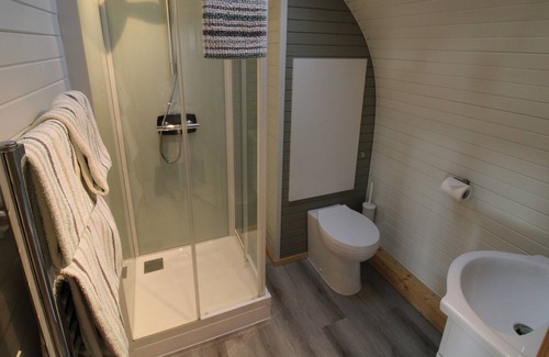 Hayton Cabina | White Cleugh Pod with hot tub, firepit and BBQ close to Hadrian's Wall and Talkin Tarn
