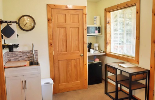Orderville Cabina | White Cliffs are Truly a Glorious Sight -Pool -Hot Tub-Breakfast-Farm-Zion/Bryce