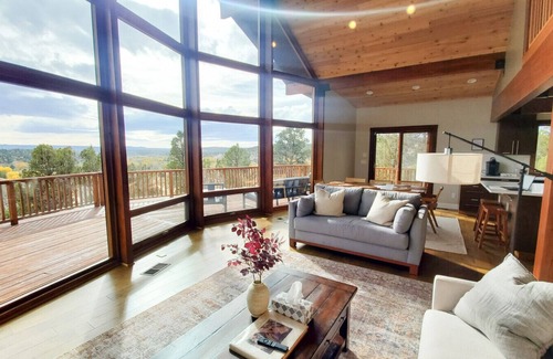 Orderville Cabina | White Cliffs Vista, Panoramic Views, Hot Tub, Epic Views!