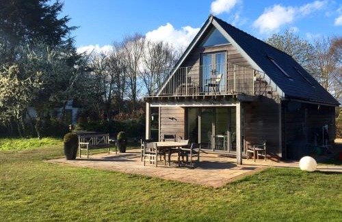 Woodbridge Casa | White Cottage Apartment