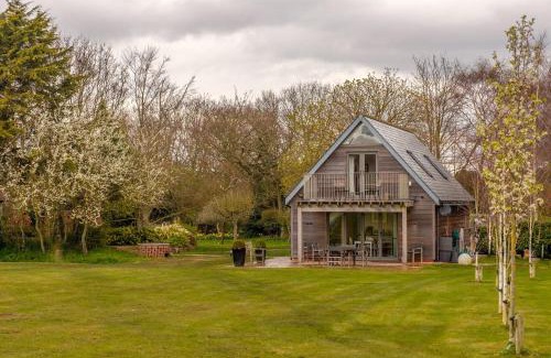Woodbridge Casa | White Cottage Apartment