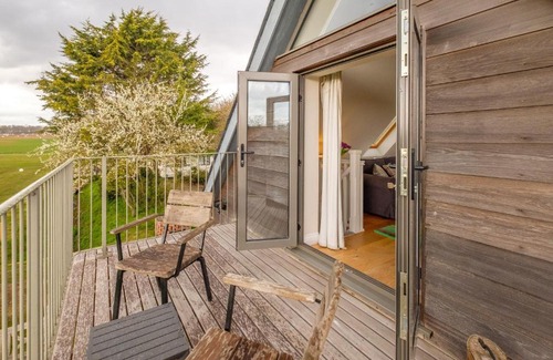 Woodbridge Casa | White Cottage Apartment