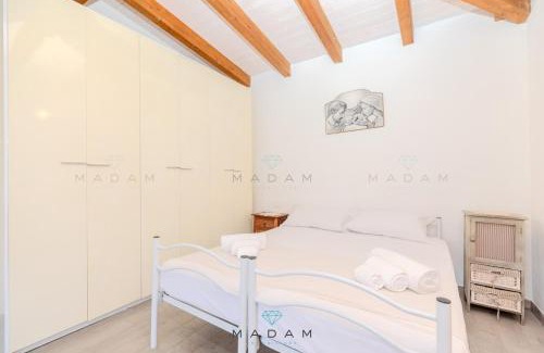 San Pantaleo Apartamento | White Cottage