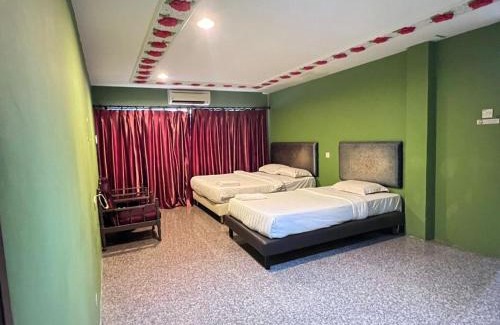 Kuching Cabina | White Cottage