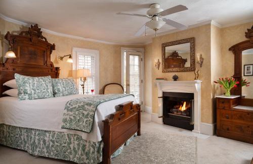Historic Downtown Manteo Cama Y Desayuno | White Doe Inn Bed & Breakfast