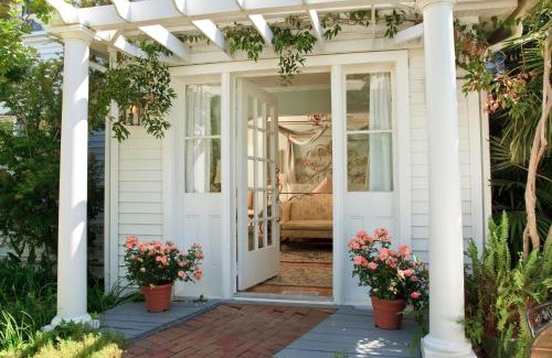 Historic Downtown Manteo Cama Y Desayuno | White Doe Inn Bed & Breakfast